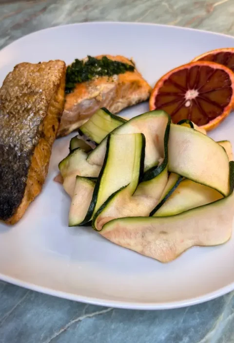 Lazac-vernarancsos-cukkini-salataval